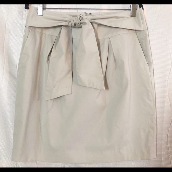 Banana Republic Dresses & Skirts - Banana Republic Light Beige Mini Skirt Size 10